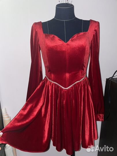 Платье красное бархатное коктейльное 44р