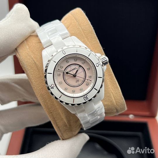 Часы Chanel J12