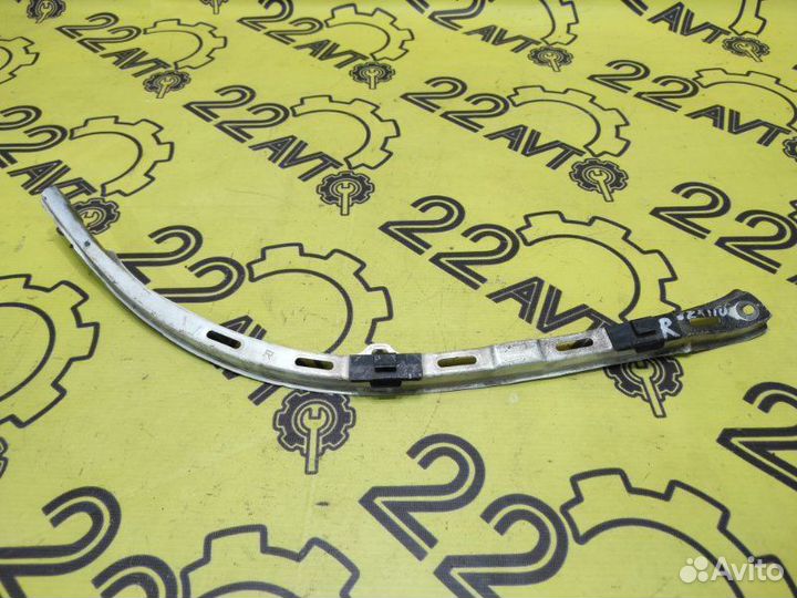 Планка под фары передняя правая Toyota Mark2