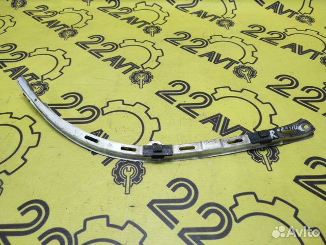 Планка под фары передняя правая Toyota Mark2