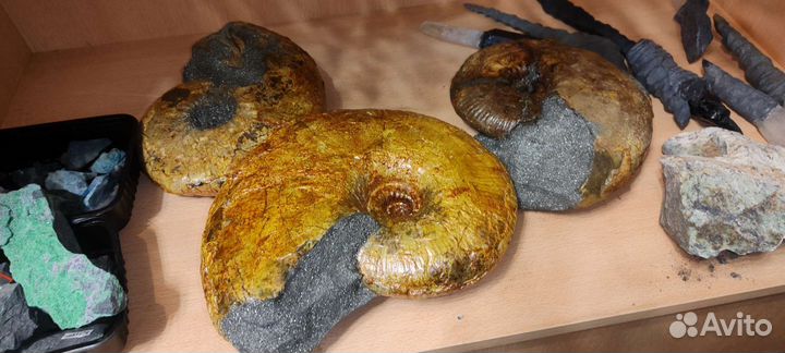 Подарочные минералы, шкатулки,ножи, подсвечники