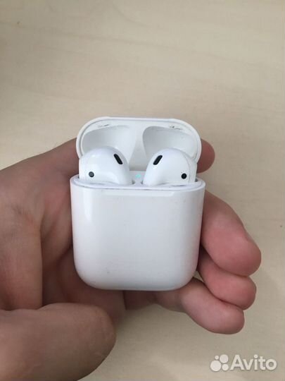 AirPods (1-го поколения)