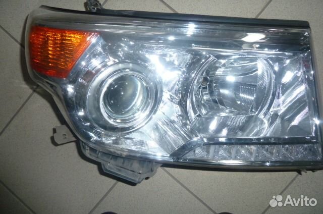Фара на toyota landcruiser 200