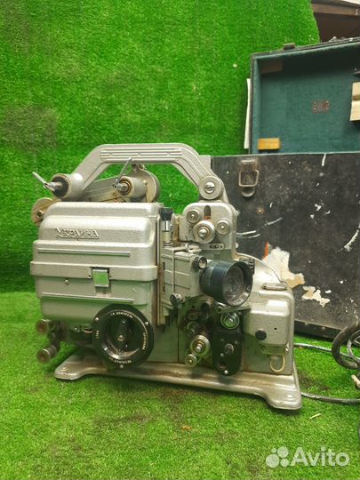 Советский кинопроектор «Украина»