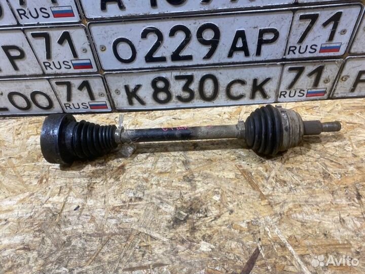 Привод левый Skoda Octavia лифтбек 1.8 1997