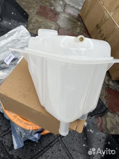 Бачок расширительный audi 80 audi 100 а4 A6 c4