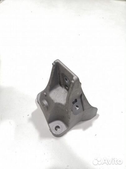 Кронштейн двигателя левый Land Rover
