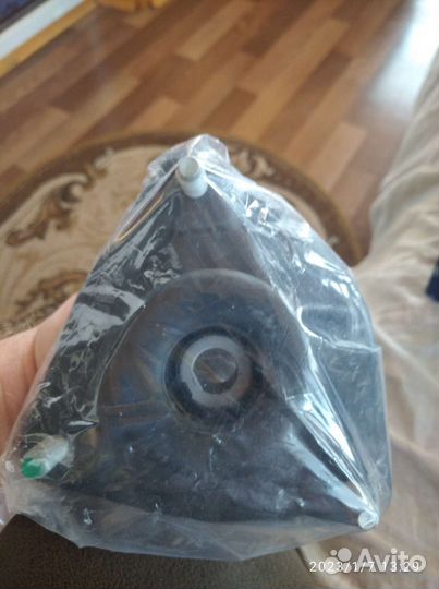 Верхняя опора стойки амортизатора