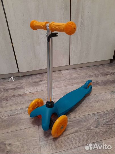 Самокат детский трехколесный новый