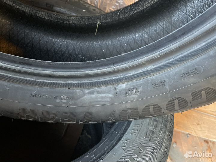 Goodyear UltraGrip 215/60 R17