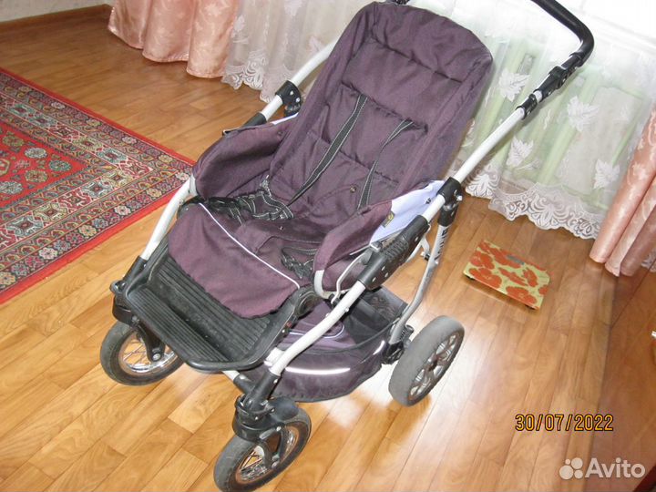 Детская прогулочная коляска
