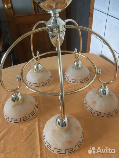 Продам люстру