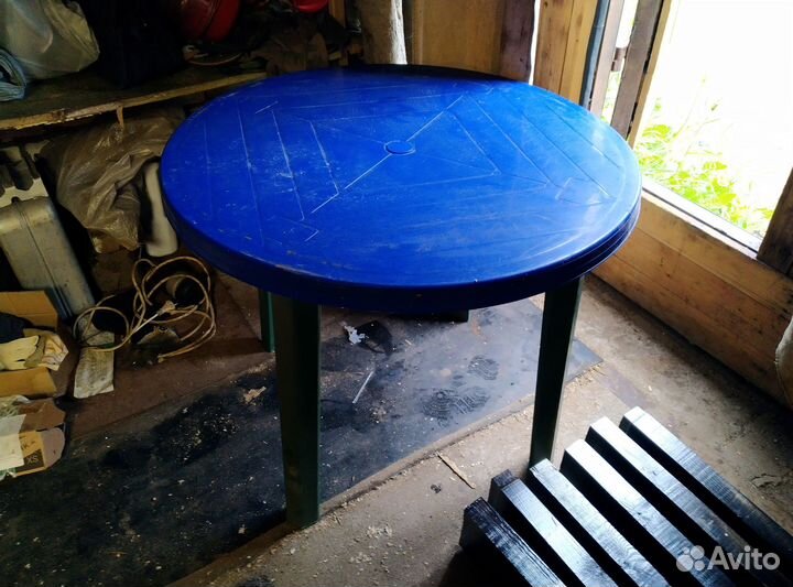 Стол пластиковый