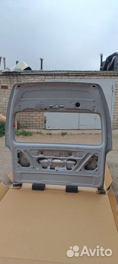 Крышка багажника Toyota Hiace H200