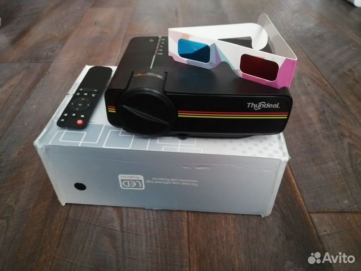 Проектор LED \ 3D Thundeal