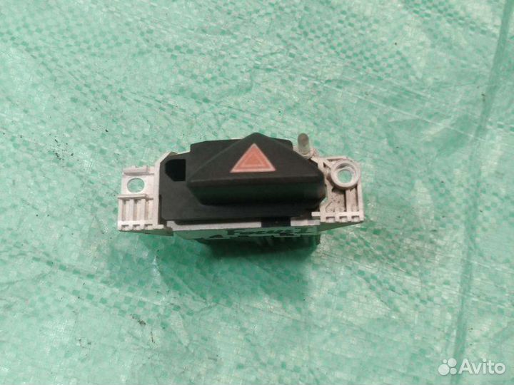 Кнопка аварийной сигнализации Ford Focus 1