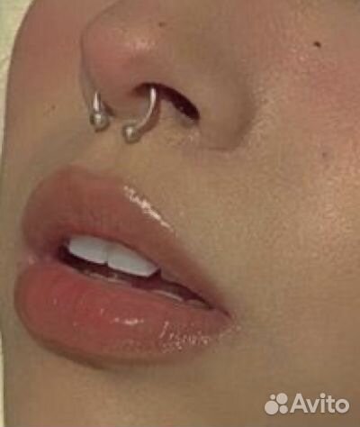 Мастер пирсинга