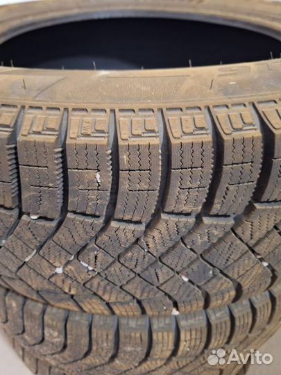 Pirelli Ice Zero 205/60 R16