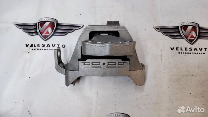 Опора двигателя правая Opel Astra J 2009-2018 год