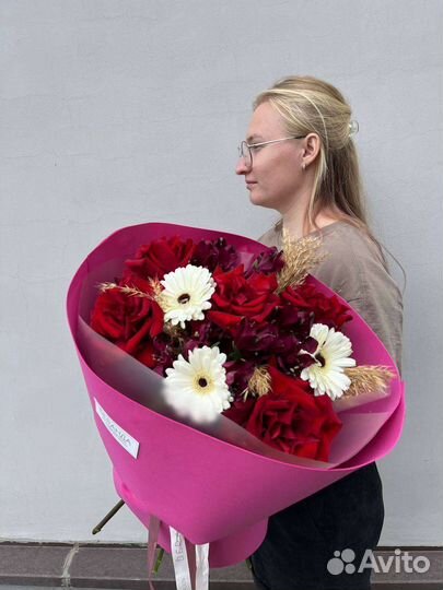 Герберы. Ажурные розы и альстромерии