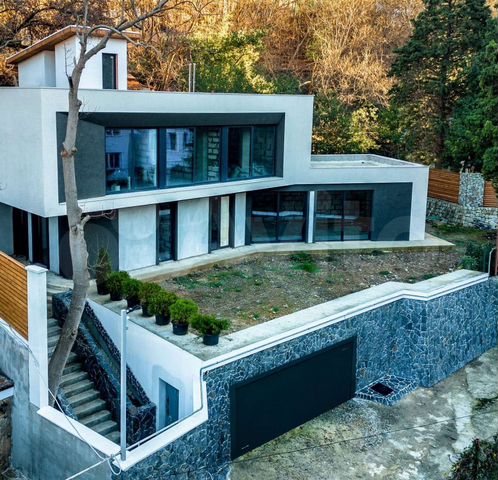 Дом 350 м² на участке 6 сот.