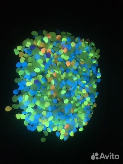 Камни светящиеся в темноте пластик 50 штук