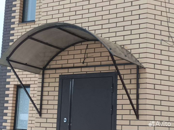 Козырек на дверью