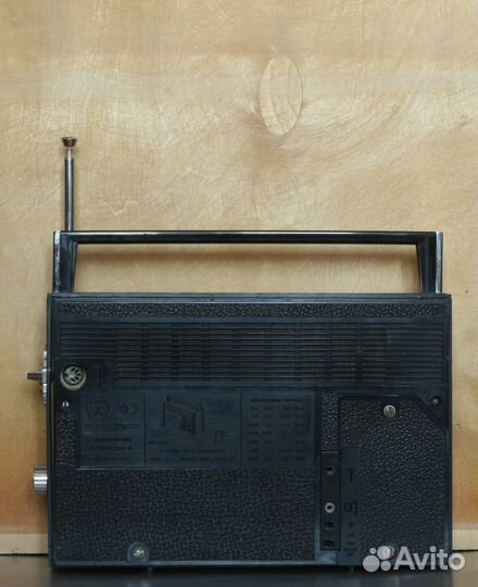 Винтажный радиоприёмник VEF-202 (вэф-202)