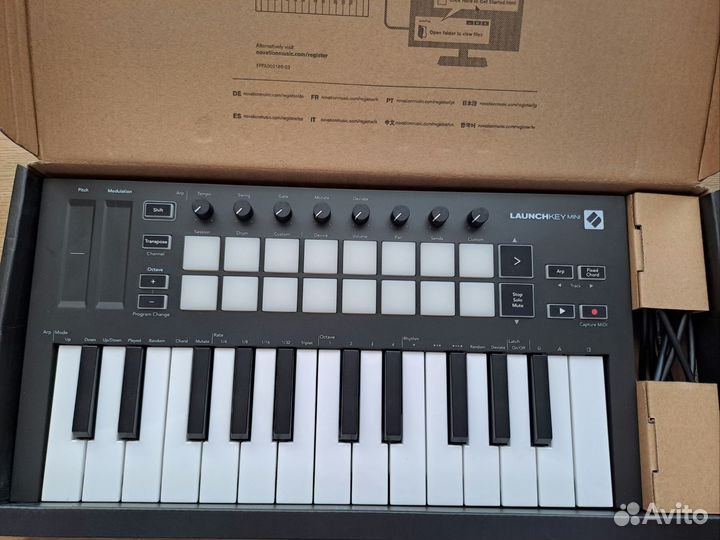 Миди контроллер novation launchkey mini mk3