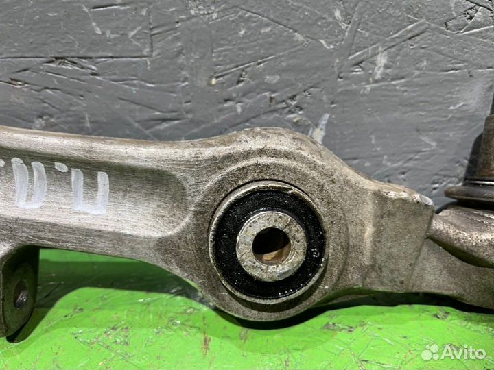 Рычаг подвески нижний правый Volkswagen Passat B5
