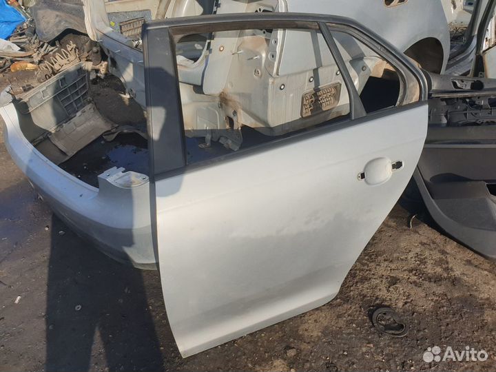 Дверь задняя левая Volkswagen Jetta V Джетта 5