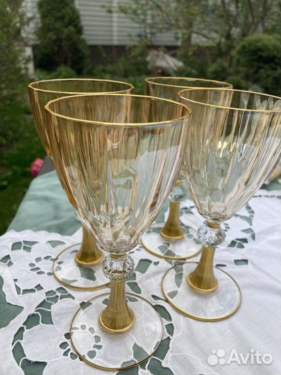 Цветные бокалы для вина