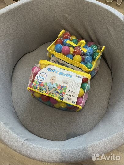 Сухой бассейн с шариками