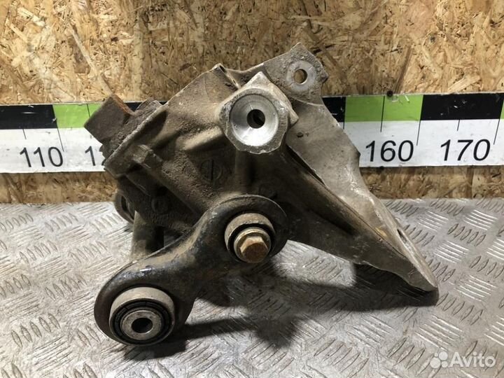 Кулак задний правый Bmw X5 e70 2007-2013