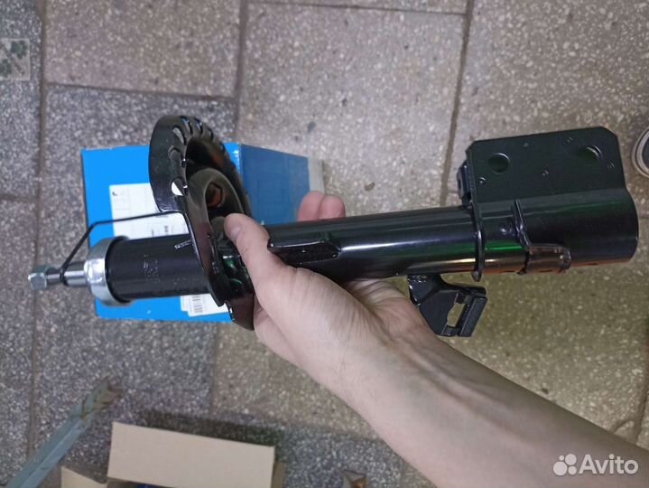 Амортизатор передний Nissan Micra 3