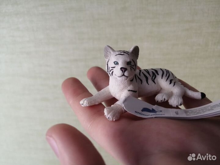 Фигурки тигров