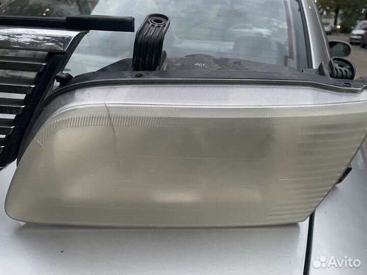 Передние фары Nissan Sunny FB15