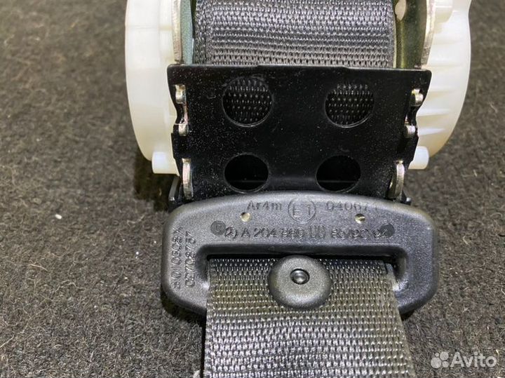 Ремень безопасности задний Mercedes 204 W204