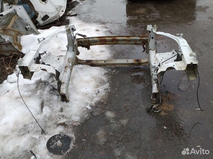 Передняя часть mitsubishi outlander 3