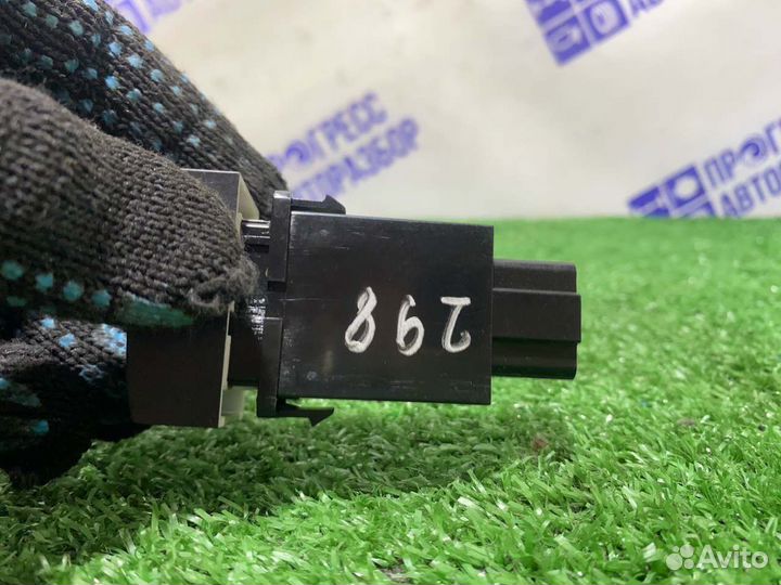 Кнопка обогрева лобового стекла Kia Sorento