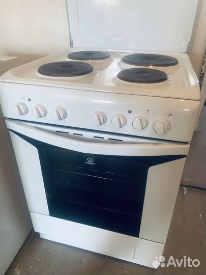 Плита электрическая Indest, 60 на 60 см. С крышкой