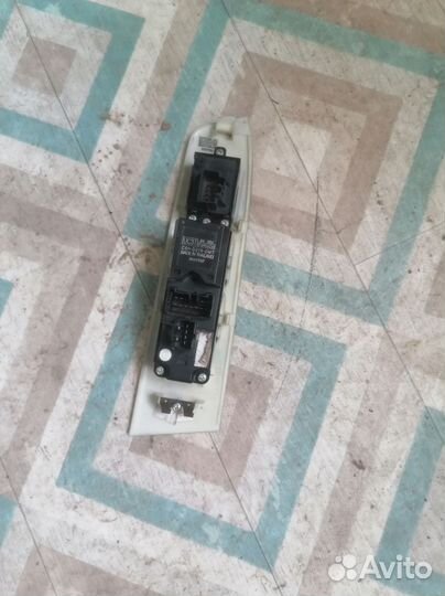 Блок управления стеклоподъемниками Mazda BT-50