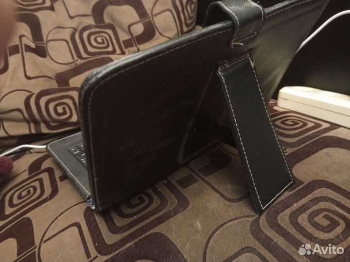 Чехол книжка с клавиатурой для планшета