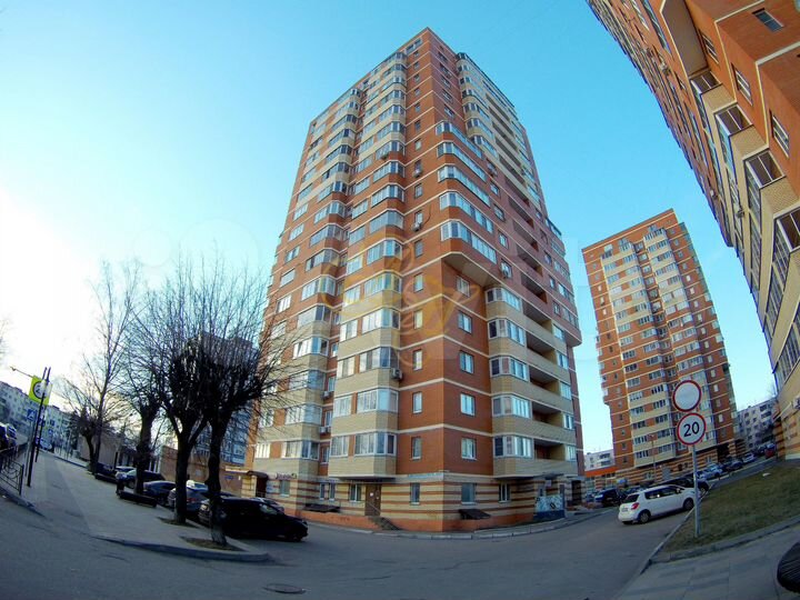 2-к. квартира, 66 м², 13/18 эт.