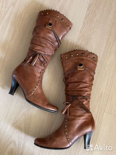 Женские сапожки коричневые в стиле бохо