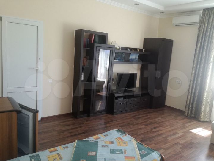 Комната 18 м² в 6-к., 1/2 эт.