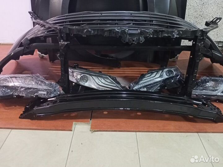 Передняя часть Toyota Camry 9 V70 2017