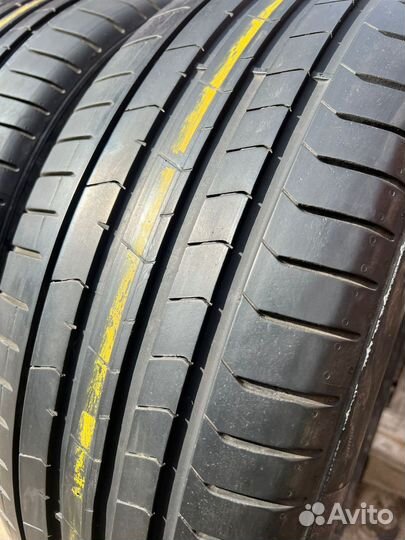 Pirelli P Zero PZ4 235/50 R19