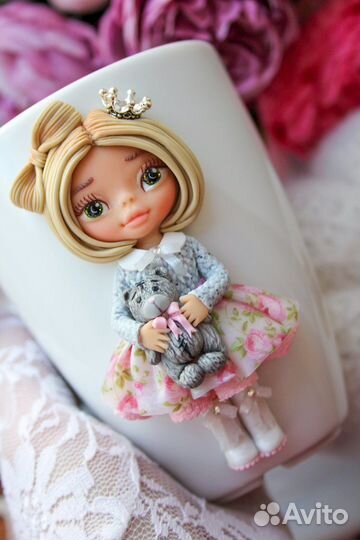 Кружка с куколкой Леей