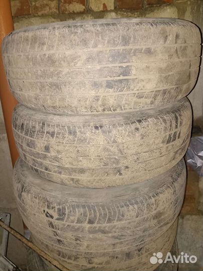 Yokohama BluEarth E70 215/60 R16